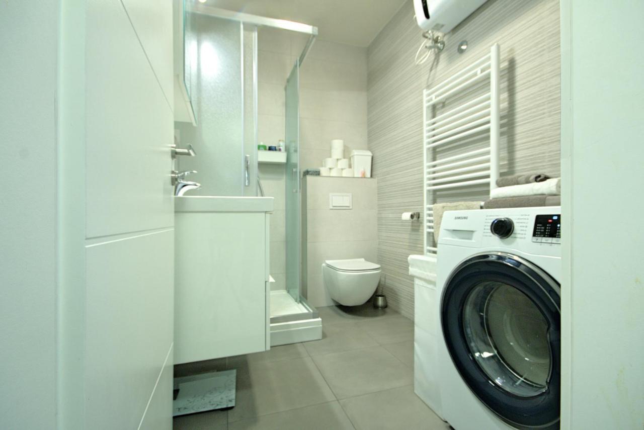 App Enterprise Umag Apartment Exterior photo